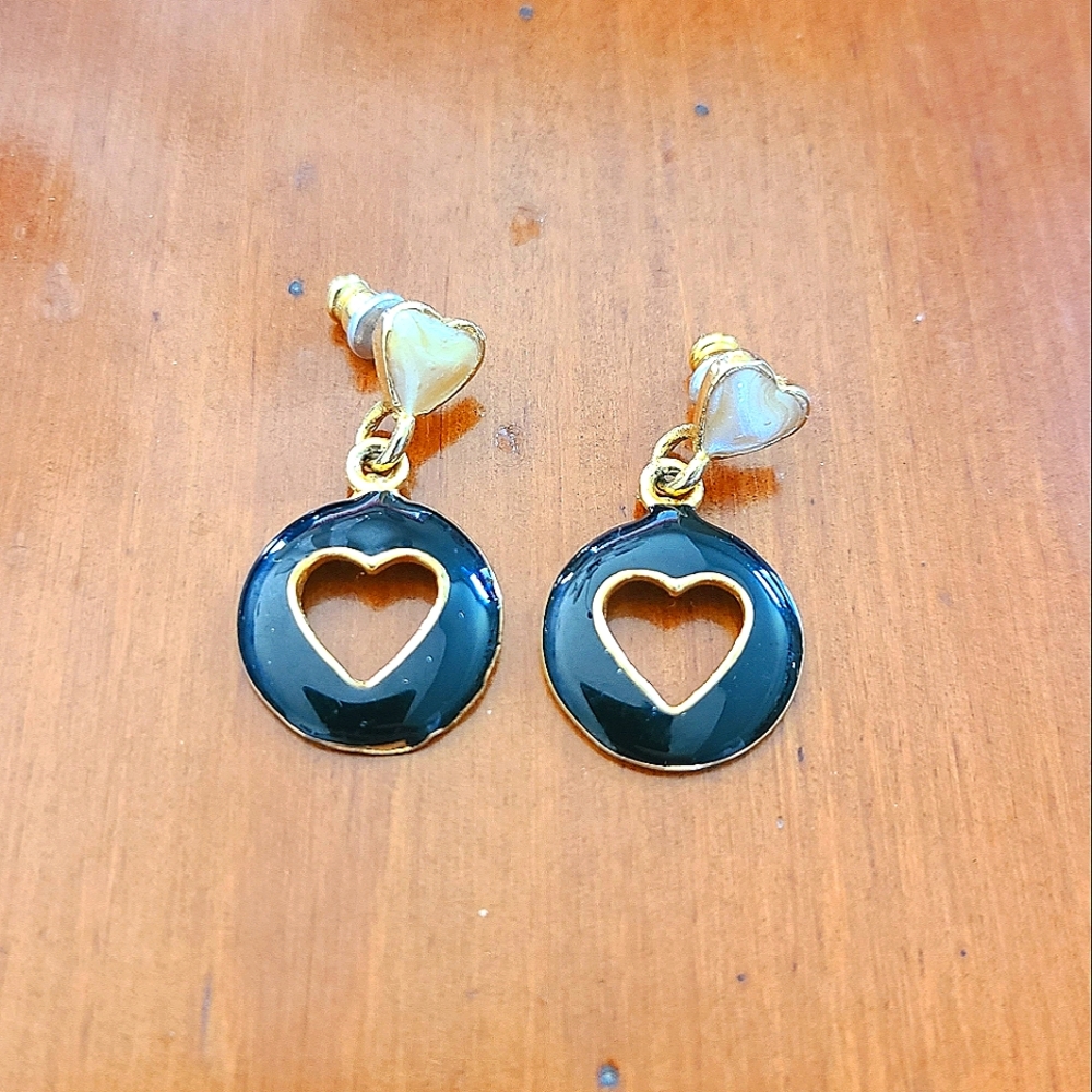 💜2 for 20$ Black & White Earrings With Heart Shaped Cut Out